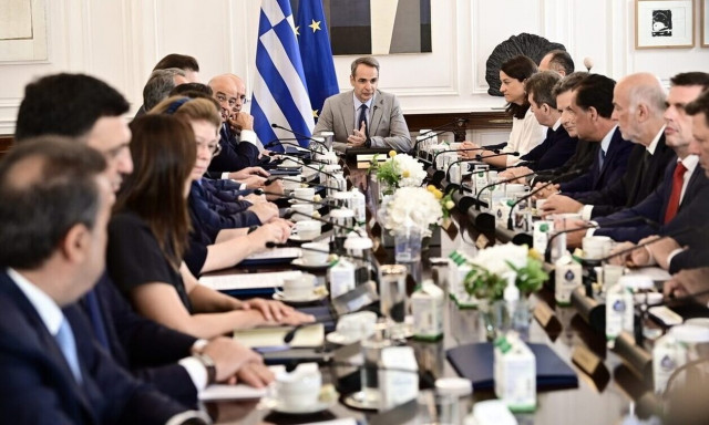 Τι προβλέπει το μίνι ασφαλιστικό νομοσχέδιο - Σήμερα στο τραπέζι του υπουργικού