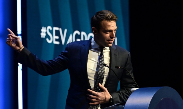 Πρόεδρος από το skype