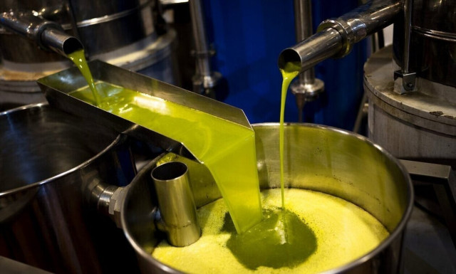 Πλαφόν στο ελαιόλαδο έβαλαν τα σούπερ μάρκετ: Τρία με τέσσερα μπουκάλια αυστηρά, ανάλογα με τα λίτρα