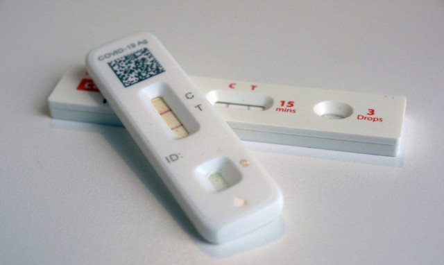 ΕΟΔΥ: 51 θάνατοι από κορονοϊό - Ένας θάνατος από γρίπη και συλλοίμωξη με στρεπτόκοκκο