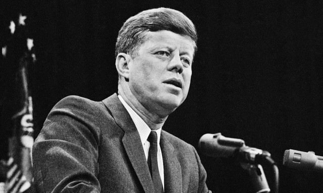 Netflix: Mετά το «Crown» ετοιμάζει νέα σειρά για τον Τζον Φ. Κένεντι