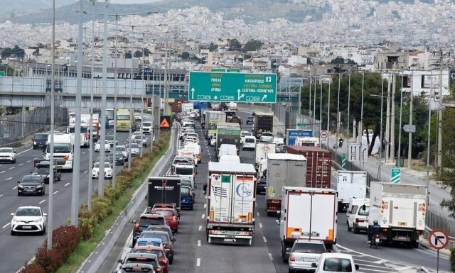 Κίνηση: Καθυστερήσεις άνω των 30 λεπτών στην Αττική Οδό - Προβλήματα και στον Κηφισό