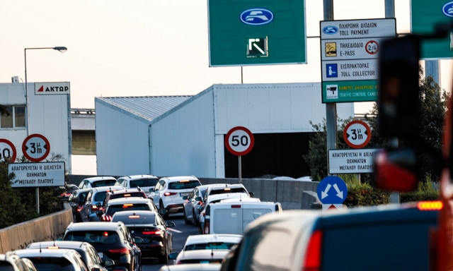 Κίνηση τώρα: Μεγάλες καθυστερήσεις σε εθνική και Αττική οδό