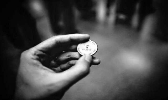 Κορώνα ή γράμματα: Επιστήμονες έριξαν 350.757 κέρματα για να αποδείξουν πως δεν είναι παιχνίδι τύχης