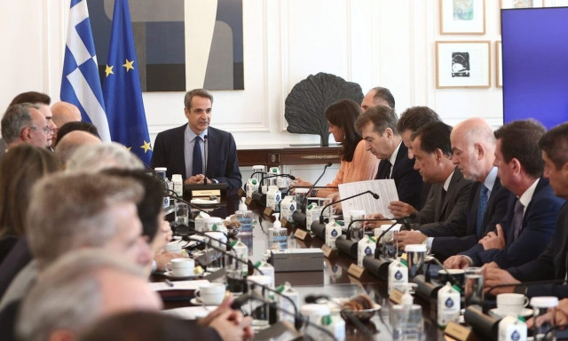 Ο Κυριάκος Μητσοτάκης έβγαλε «κίτρινη κάρτα» στους υπουργούς του