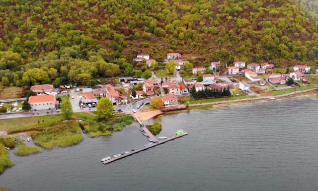 Μικρολίμνη: Η απόλυτη γαλήνη και ηρεμία σε ένα άγνωστο - παραλίμνιο χωριό της Ελλάδας