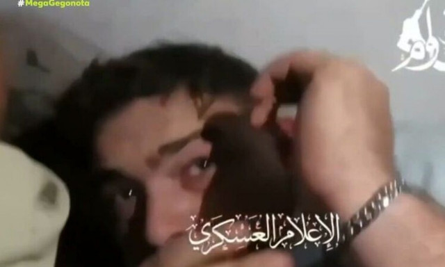 Ισραήλ: Η μητέρα του τον θεωρούσε νεκρό – Τον εντόπισε σε βίντεο με τους ομήρους της Χαμάς