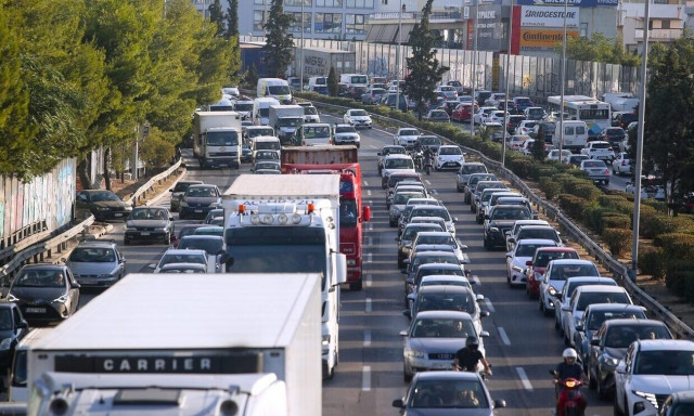Κίνηση στους δρόμους: «Φρακαρισμένος» ο Κηφισός - Καθυστερήσεις και στην Αττική Οδό