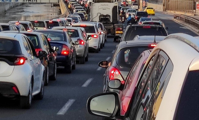 Κίνηση τώρα: Στο «κόκκινο» η άνοδος του Κηφισού - Τροχαίο στο ύψος της Μεταμόρφωσης