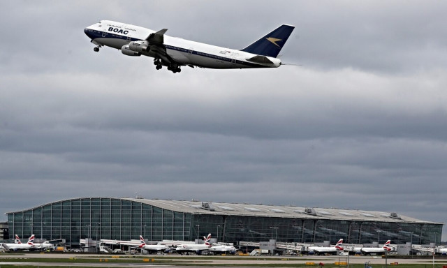 Αναστάτωση σε πτήση για Λονδίνο: Πιλότος και συγκυβερνήτης αρρώστησαν ξαφνικά – Η «έντονη δυσοσμία»