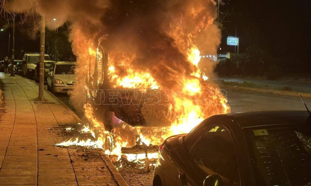 Ζωγράφου: Σοβαρά επεισόδια στην Πανεπιστημιούπολη - Στις φλόγες σχολικό