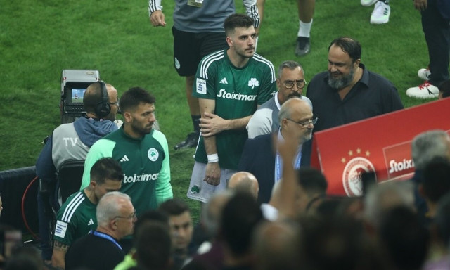 Ολυμπιακός - Παναθηναϊκός: Δεν είδε τη φάση με τον Χουάνκαρ ο διαιτητής - Τι έλεγε στα αποδυτήρια