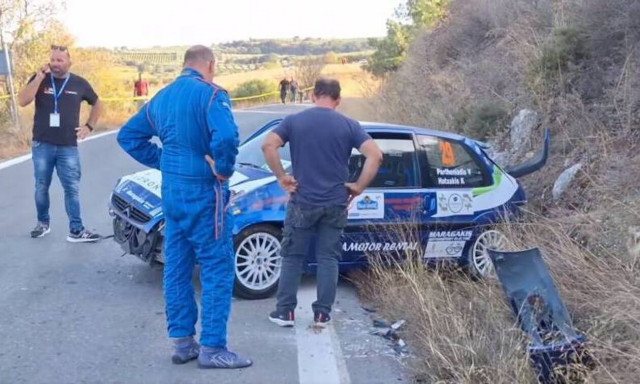 Ράλλυ Κρήτης: Τα απρόοπτα με το τροχαίο και τα… βαπτίσια