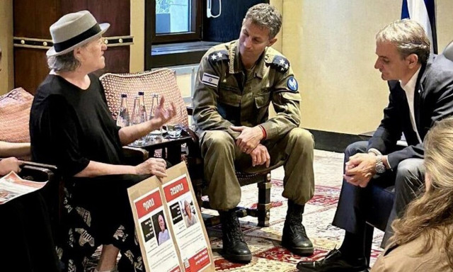 Κυριάκος Μητσοτάκης: Συνάντησε στο Ισραήλ συγγενείς ομήρων που απήγαγε η Χαμάς