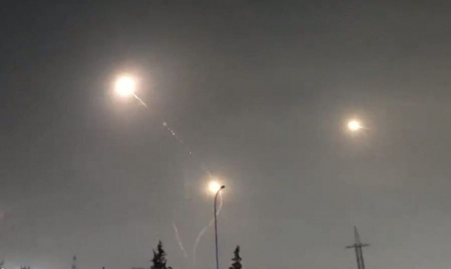 Πόλεμος στο Ισραήλ: Εκπληκτικό βίντεο - Η στιγμή που το Iron Dome διαλύει δεκάδες ρουκέτες