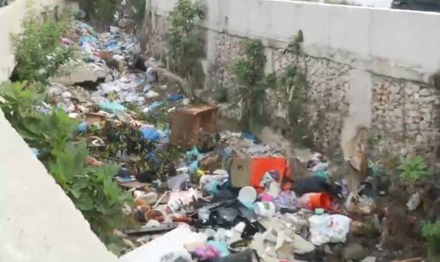 Απέραντος σκουπιδότοπος το ρέμα της Εσχατιάς – Τι λέει ο αντιδήμαρχος Αχαρνών