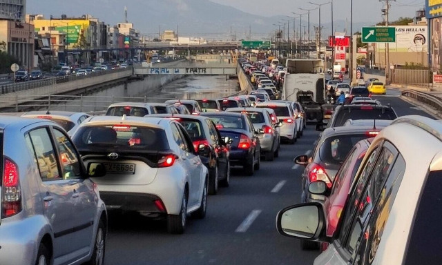 Κίνηση: Μποτιλιάρισμα σε Βουλιαγμένης και Κηφισό - Καθυστερήσεις και στην Αττική Οδό