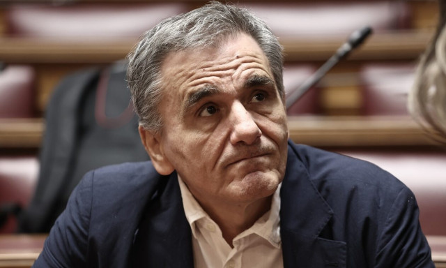 Ο Τσακαλώτος ρίχνει τα βελη του στον Τσίπρα - «Είναι μέρος του τραύματος»