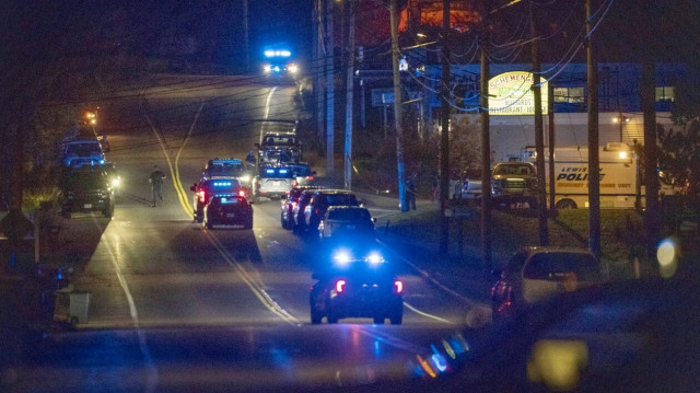 Μακελειό στο Μέιν: Ασύλληπτος παραμένει ο δράστης της μαζικής δολοφονίας