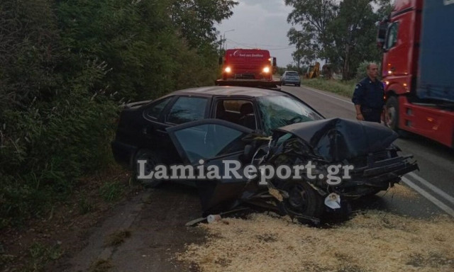 Φθιώτιδα: Σοβαρό τροχαίο με τραυματία – Αυτοκίνητο «καρφώθηκε» πίσω από μηχάνημα έργων