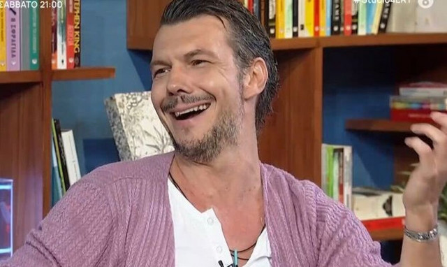 Ιωάννης Παπαζήσης: «Δεν έχω άμυνες, βιώνω τα σκοτάδια μου»