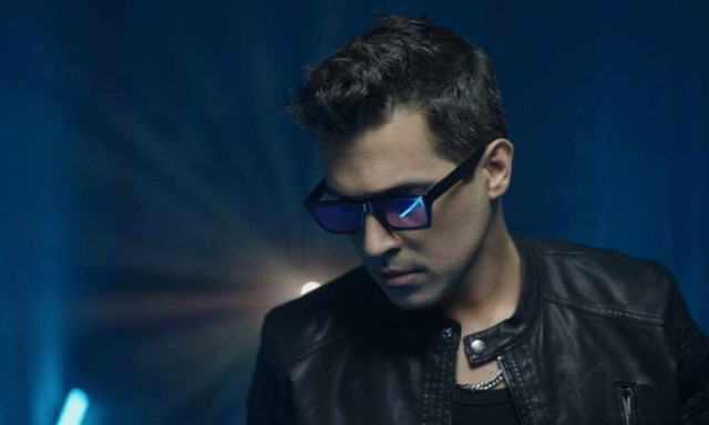 Κυκλοφόρησε η νέα επιτυχία του Βασίλη Δήμα με τίτλο «Φωτιά σε λένε»