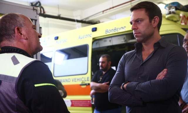 Στέφανος Κασσελάκης: Επισκέφθηκε τα ΕΚΑΒ Θεσσαλονίκης - «Ζήτω συγνώμη εκ μέρους της πολιτείας»