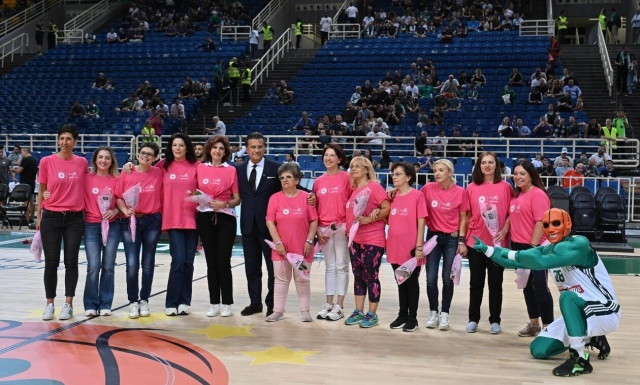 Παναθηναϊκός – Μπασκόνια: Η «πράσινη» ΚΑΕ βράβευσε 12 γυναίκες που νίκησαν τον καρκίνο του μαστού