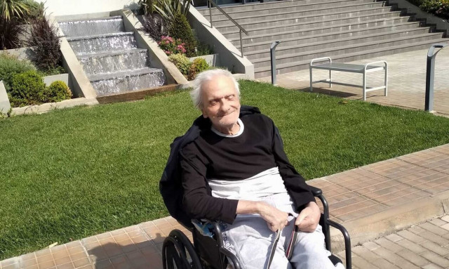 Σπύρος Φωκάς: Τα νεότερα για την υγεία του - Φωτογραφίες από το κέντρο αποκατάστασης