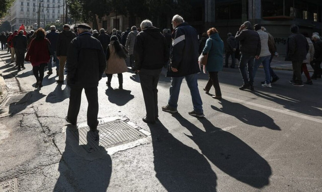 Συντάξεις: «Ανάσα» για τους οφειλέτες, αυξήθηκε το όριο χρεών στον ΕΦΚΑ – Οι προϋποθέσεις