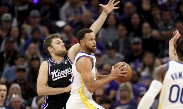 NBA: Ο «καυτός» Κάρι «πλήγωσε» τους Κινγκς του διψήφιοι Βεζένκοφ – Όλα τα αποτελέσματα (vids)