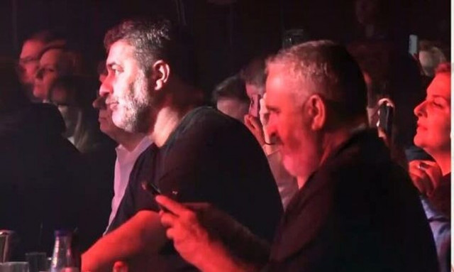 Βασίλης Μπισμπίκης: Γιόρτασε τα γενέθλιά του στο νυχτερινό μαγαζί που τραγουδά η Δέσποινα Βανδή