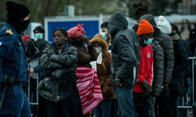 Migrants and refugees disrupt ferry's departure from Rhodes, demand to be taken off the island