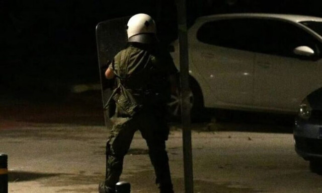 Θεσσαλονίκη: Επίθεση με μολότοφ σε διμοιρία των ΜΑΤ στο τουρκικό προξενείο