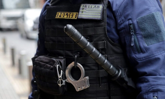 Αίγιο: Άγνωστοι χτύπησαν με ξύλο έναν άνδρα και του πήραν 200 ευρώ