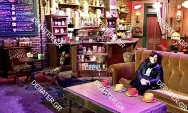 Δείτε τα σκηνικά της θρυλικής σειράς «Τα Φιλαράκια»