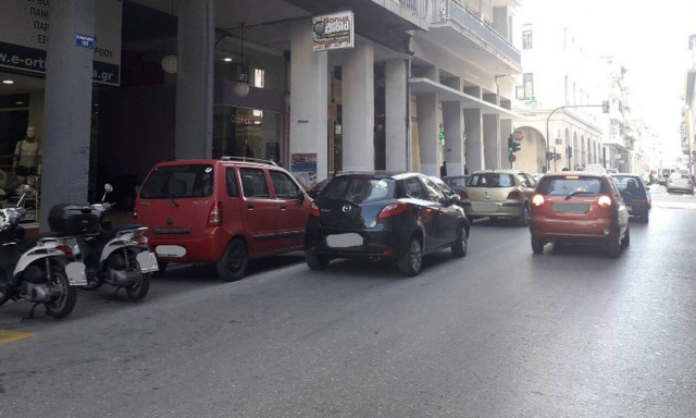 Πού κυριαρχεί το διπλοπαρκάρισμα; Τι πρόστιμο έχει;