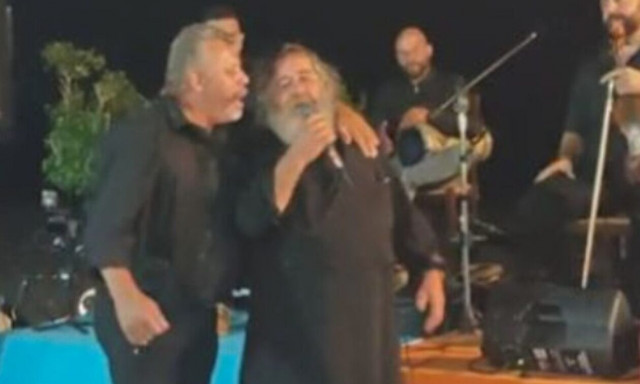 Κρήτη: Ο παπά Ευτύχης έπιασε το μικρόφωνο και έγινε χαμός