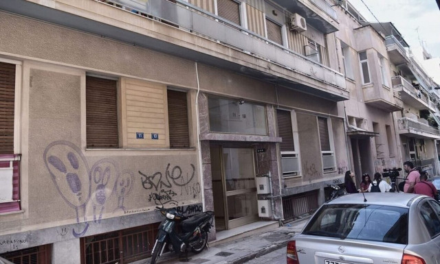 Άγιος Παντελεήμονας: Εξιτήριο για την 45χρονη που είδε τον σύζυγό της να πέφτει νεκρός