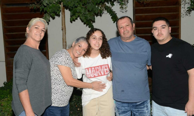 Πόλεμος στο Ισραήλ: Απελευθερώθηκε γυναίκα στρατιωτικός όμηρος από τη Γάζα