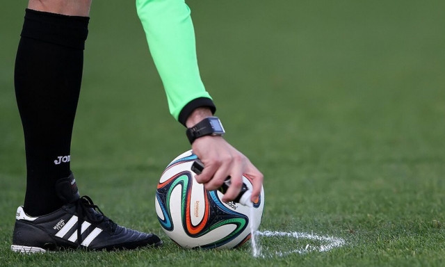 Διαιτητής βγήκε από τη φυλακή και διευθύνει αγώνες με ηλεκτρονικό βραχιόλι επιτήρησης!