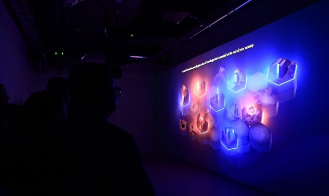 Άυλον Λύκειον: Εικόνες από τη σύγχρονη στέγη ελληνικών ιδεών που «γεννήθηκε» στην καρδιά της Αθήνας