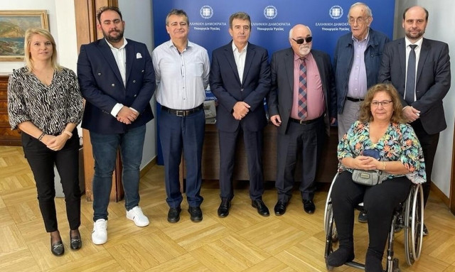 Συνάντηση Χρυσοχοΐδη - ΕΣΑμεΑ: Προσβασιμότητα στις δομές υγείας