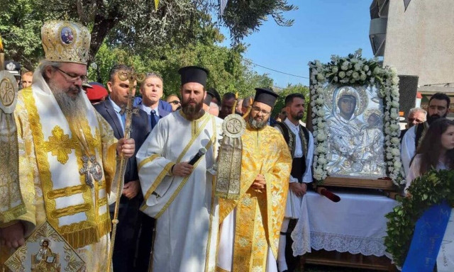 Μητρόπολη Λάρισας: Λιτάνευση Παναγίας Εσφαγμένης