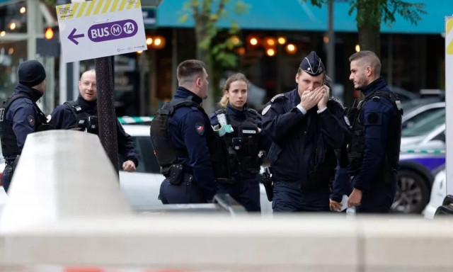 Σε κρίσιμη κατάσταση η γυναίκα που απειλούσε και φώναζε «Αλλάχου Άκμπαρ» στο Παρίσι