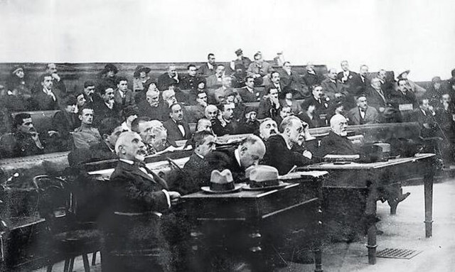 Σαν σήμερα το 1922: Ξεκινά η δίκη των έξι πρωταίτιων της Μικρασιατικής Καταστροφής