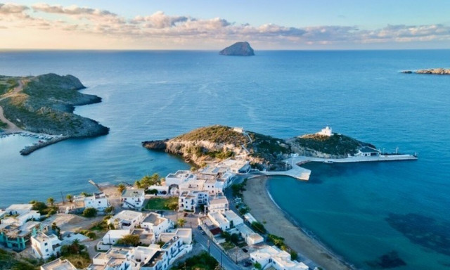 Κύθηρα: Το νησί της Ουράνιας Αφροδίτης - Ο επίγειος παράδεισος με τις χρυσές αμμουδιές