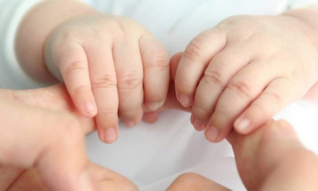 Νταντάδες της γειτονιάς: Μεγάλη αύξηση στο voucher έως και 500 ευρώ  - Ποιοι οι δικαιούχοι