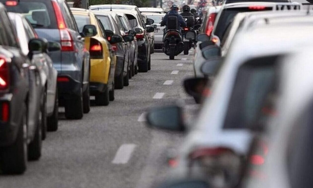 Κίνηση - Αττική Οδός: Μεγάλες καθυστερήσεις λόγω τροχαίου