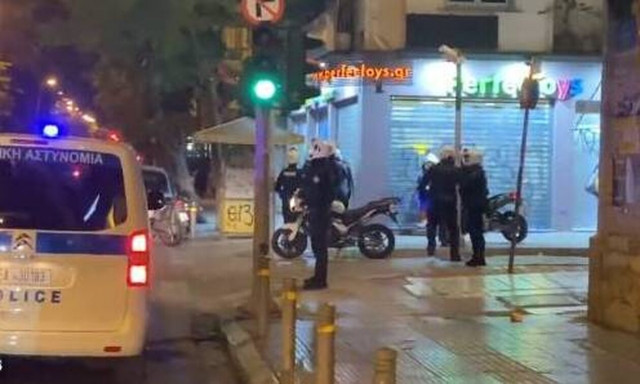 Επίθεση σε αστυνομικούς της Ομάδας ΔΙΑΣ στην πλατεία Βικτωρίας